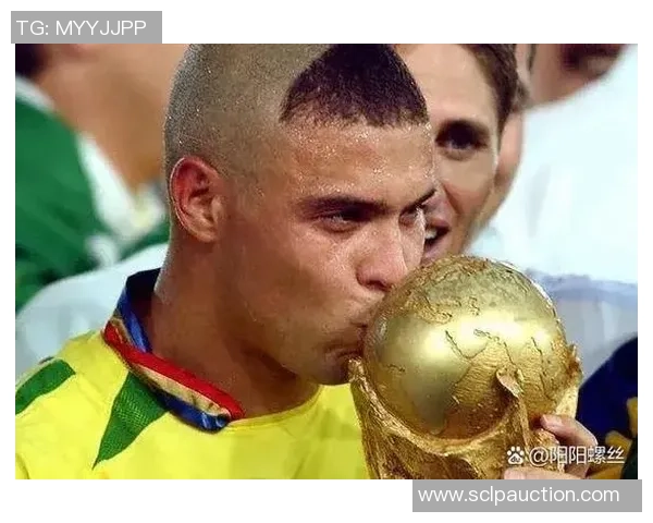 从贝利到梅西各个时期足球明星的辉煌与传奇