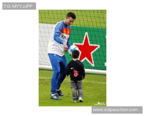 足球明星朱炯的传奇故事与他在绿茵场上的辉煌成就