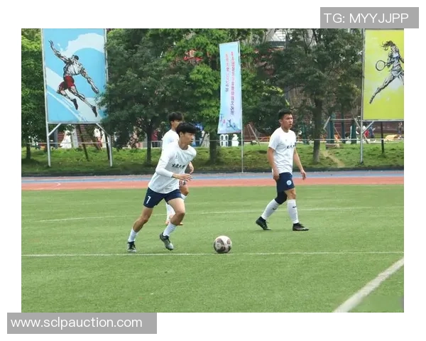 沉浸式屏幕足球游戏体验带你领略虚拟绿茵场的激情与挑战